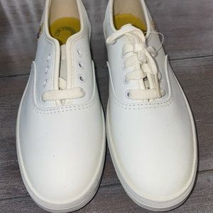 Women's tennis shoes